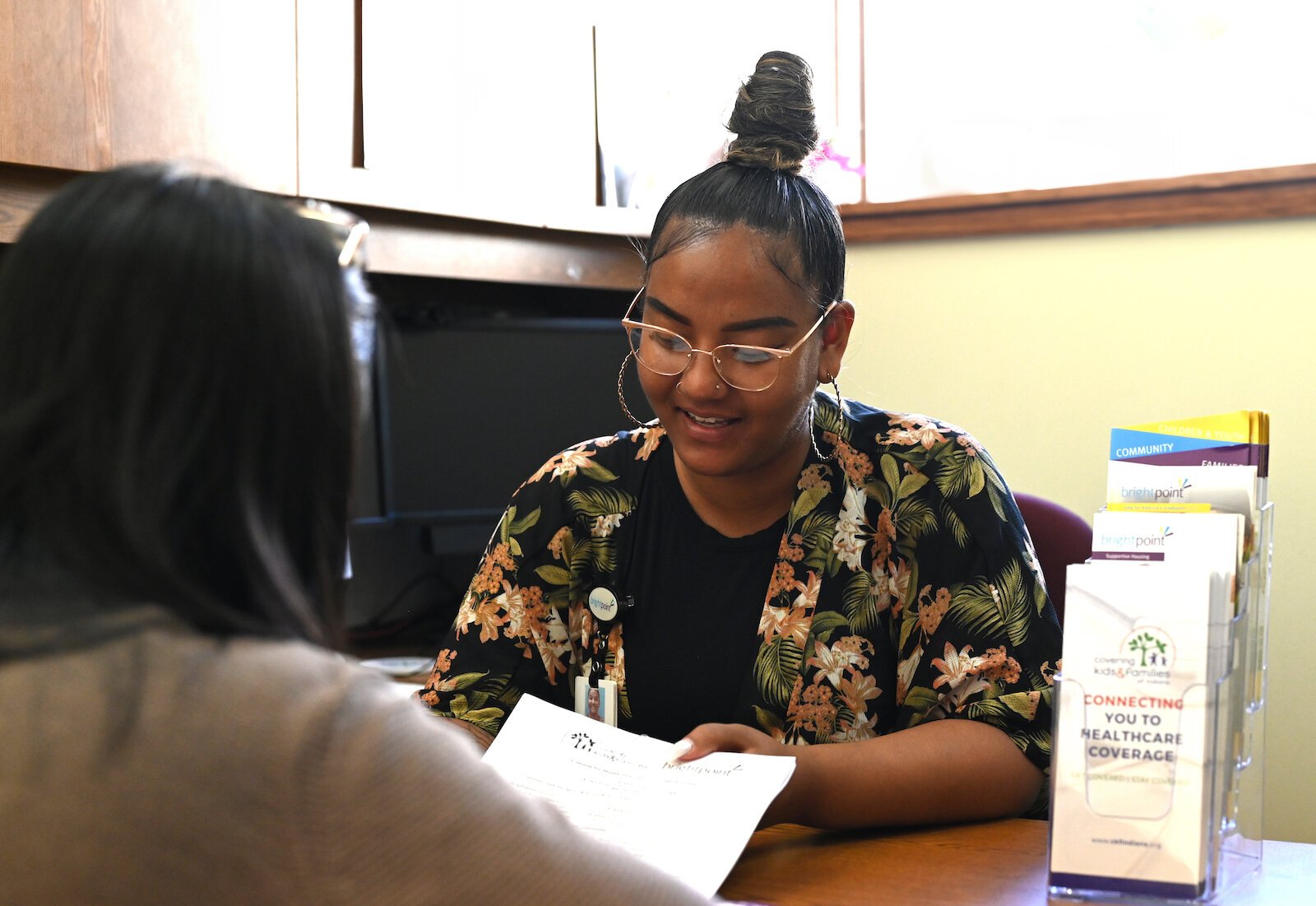 A Brightpoint Health Coverage Navigator helping a client.