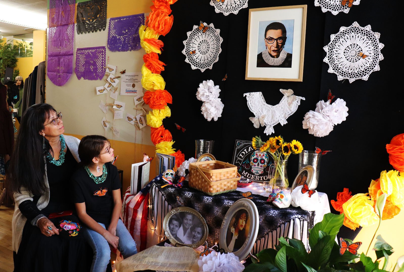 An ofrenda to honor Supreme Court Justice Ruth Bader Ginsburg at Creative Women of the World.