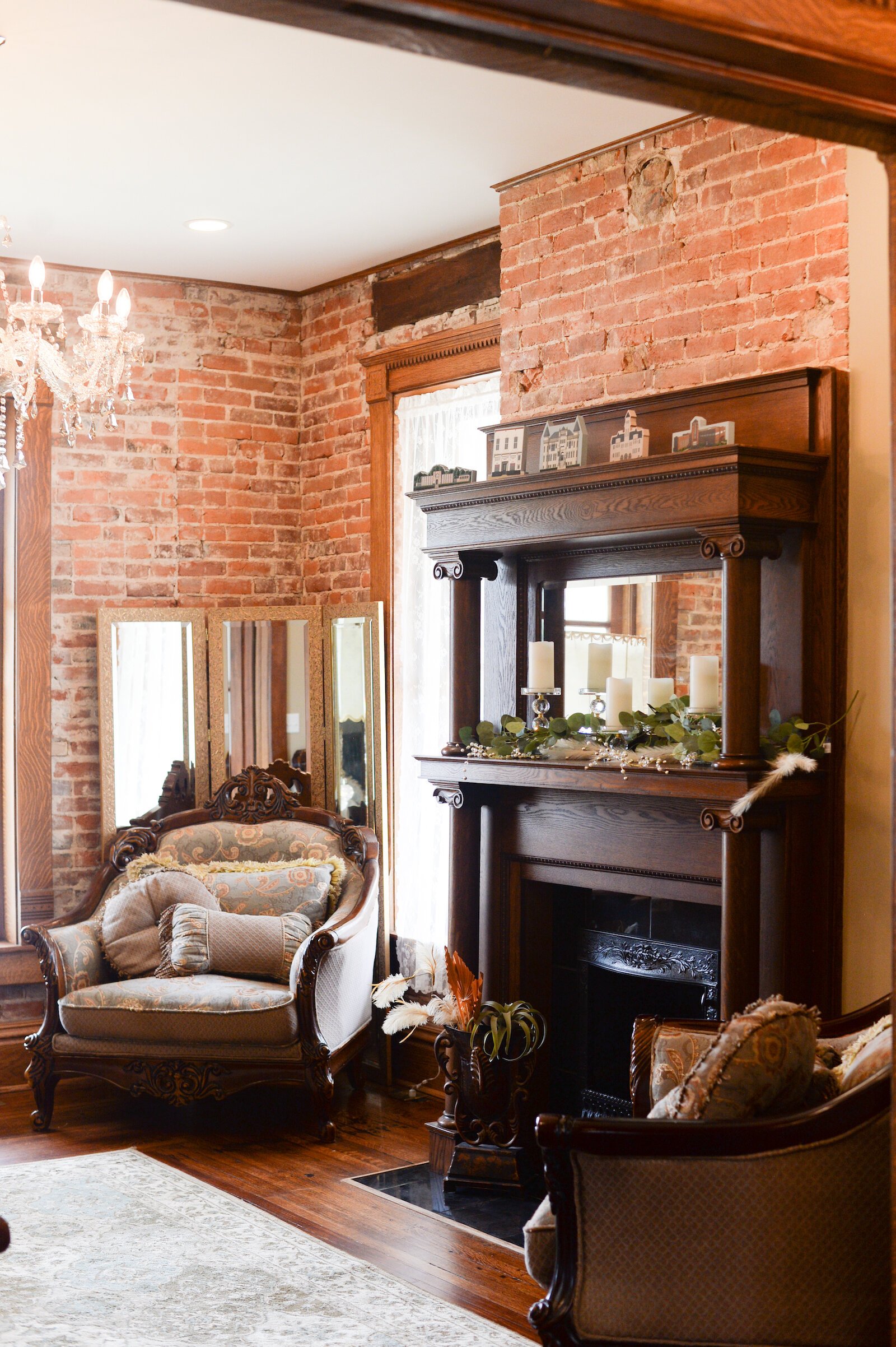 The parlor in the Hopewell House.