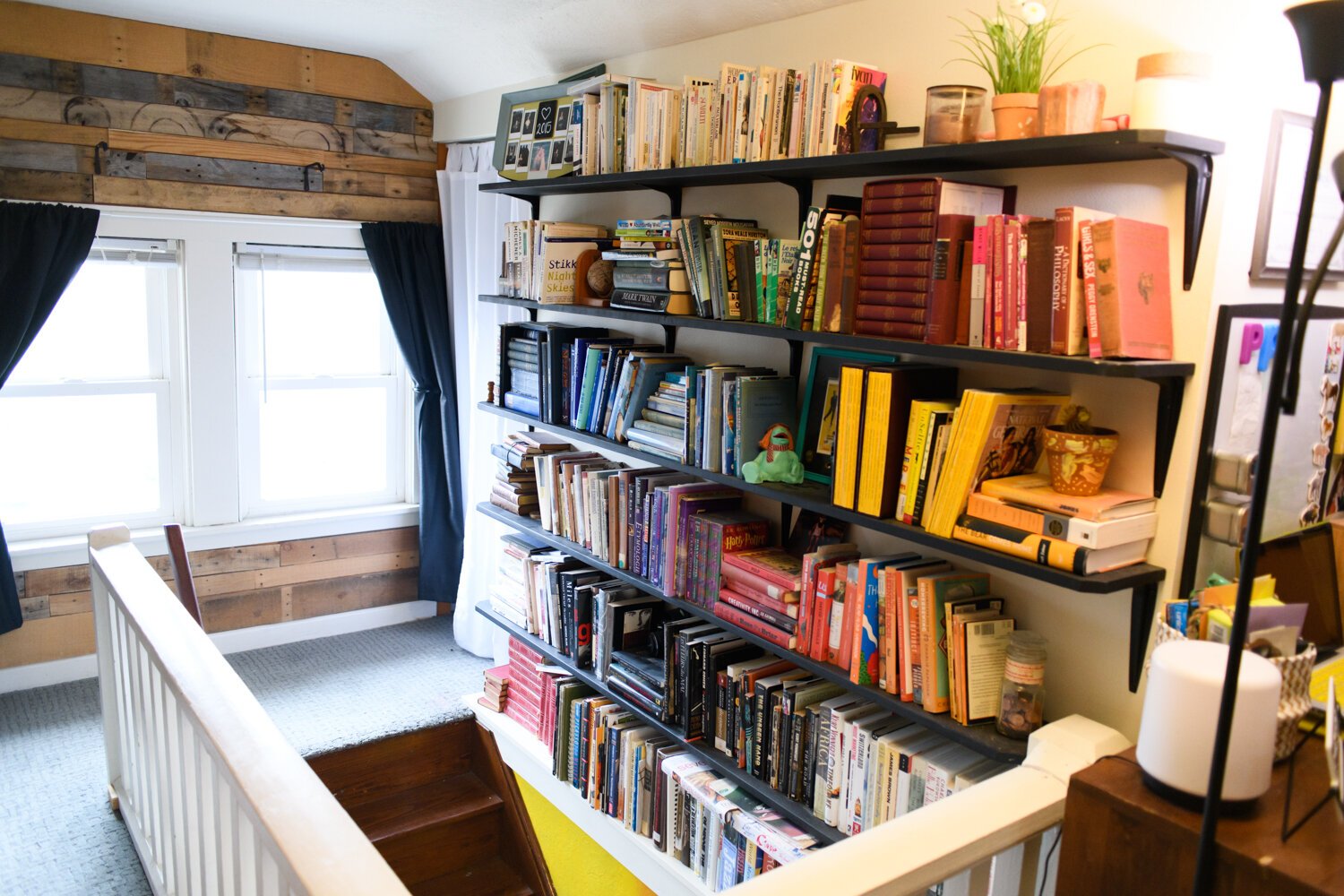 The loft area upstairs features a lot of books.